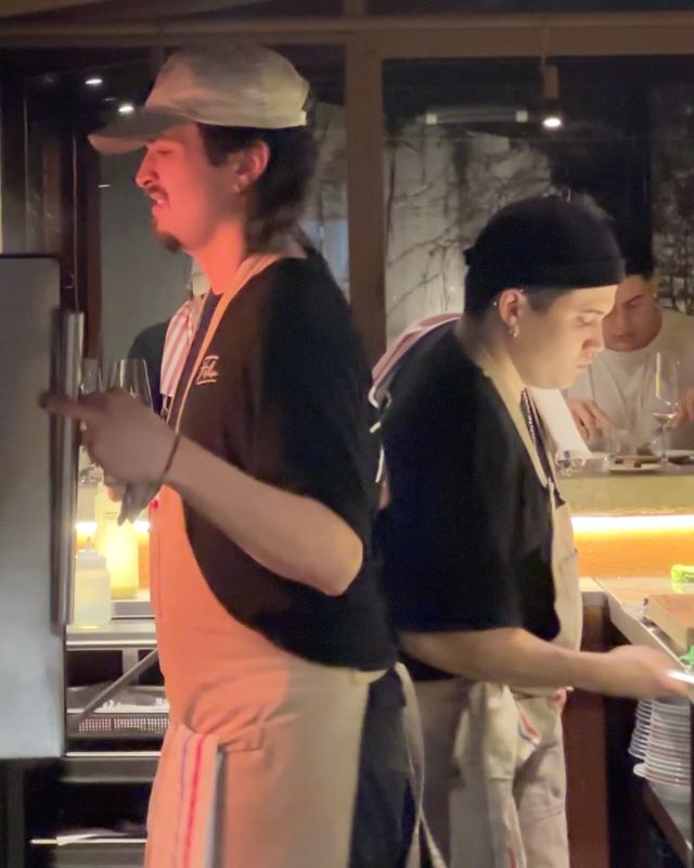 Equipo de cocina durante el servicio
